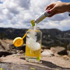 Skratch Labs Sport Hydration Drink Mix - Single -Outdoor Camping Gear Skatch Labs Sport Hydration Drink Mix Single Lemon Lime 03